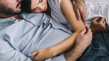 Frontend close up woman lying with his boyfriend